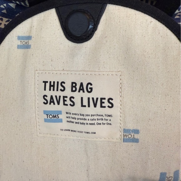 TOMS Aztec Blue Cream Beige Adjustable Strap Magnetic Clasp Canvas Backpack - Picture 10 of 11